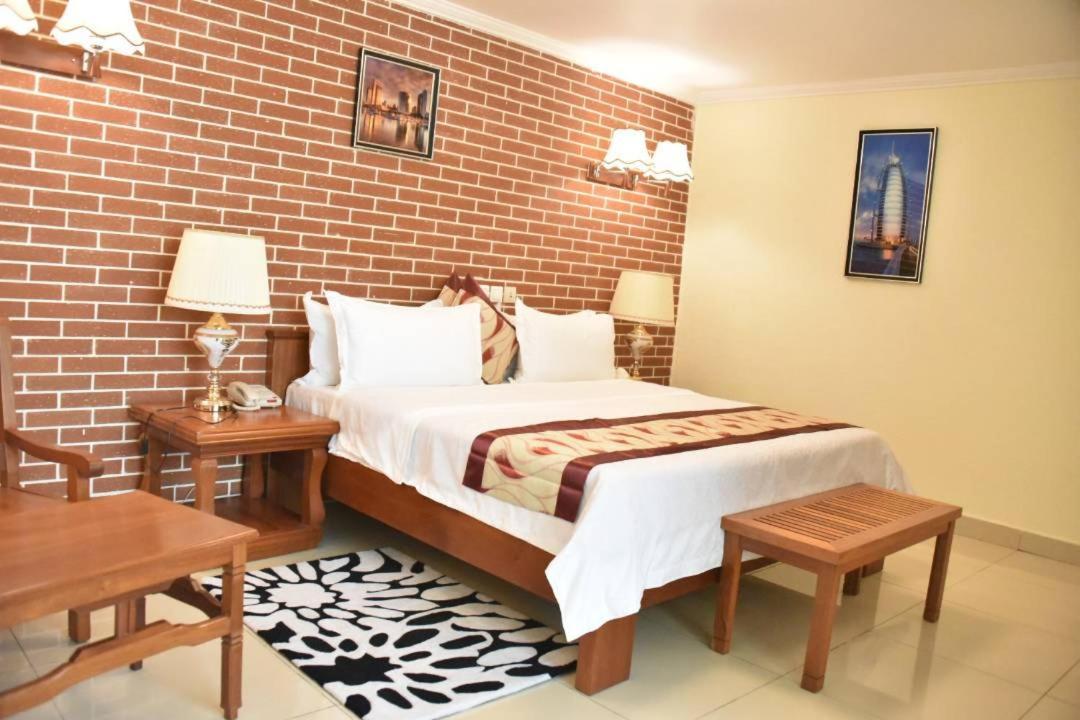 Grand Hotel Aeroport, Douala Extérieur photo
