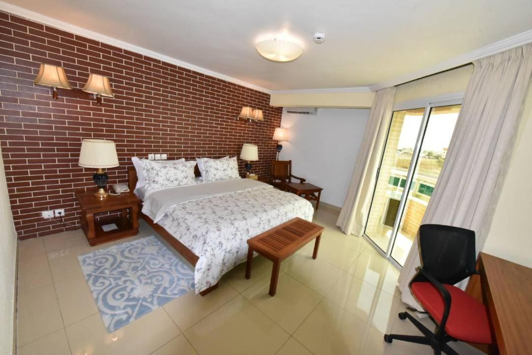 Grand Hotel Aeroport, Douala Extérieur photo