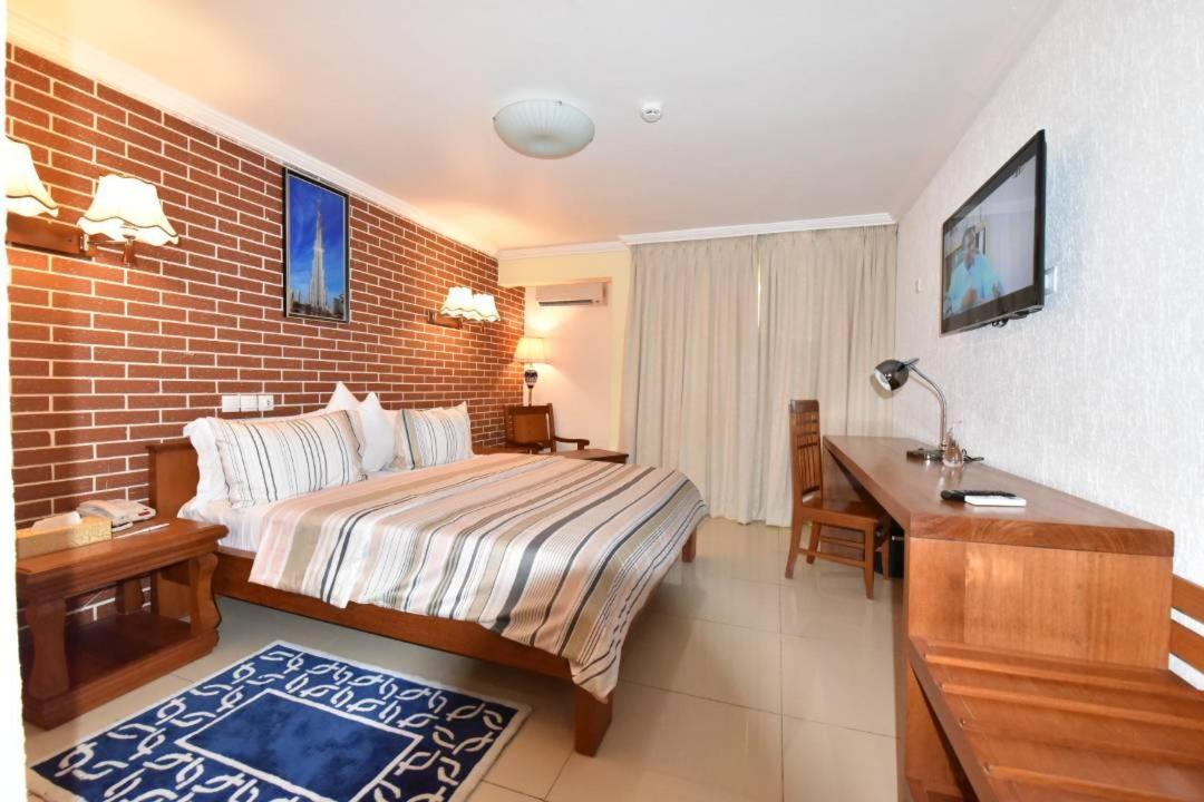 Grand Hotel Aeroport, Douala Extérieur photo